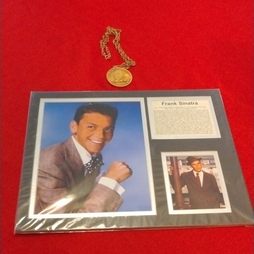 Vintage Frank Sinatra medallion with fantastic photo great collectible